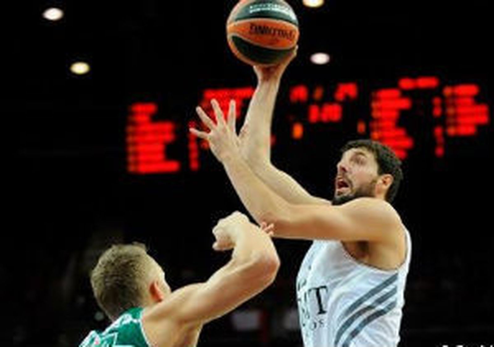 Mirotic, ante el Zalgiris