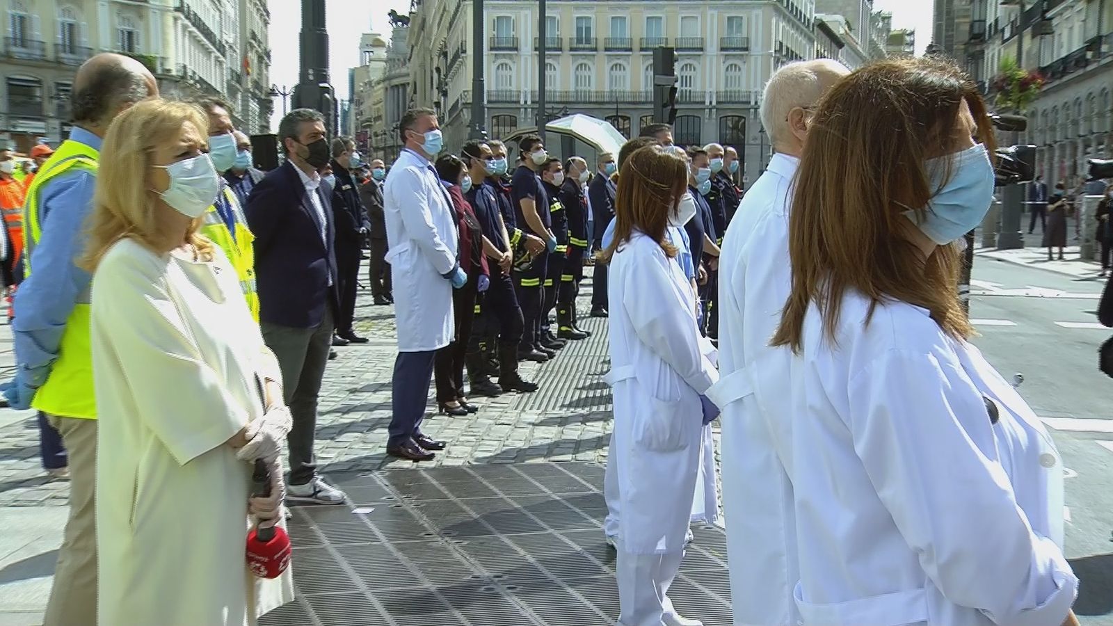 Los colectivos profesionales y efectivos de seguridad, homenajeados en la celebración del 2 de Mayo