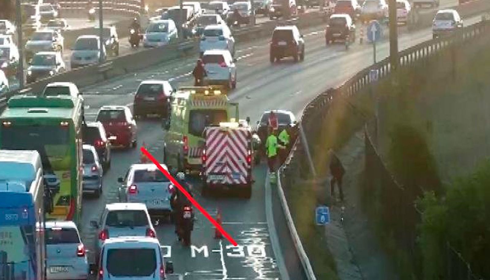 Cortados dos carriles en el nudo Norte de la M-30 por un accidente