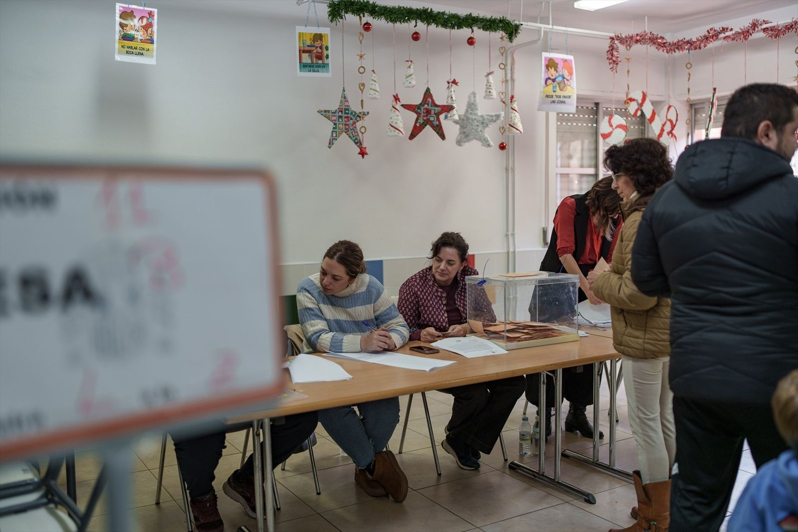 Votación en un colegio electoral extremeño