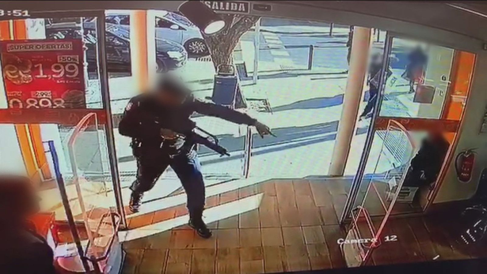 Policías con metralletas evitaron el robo en un supermercado de la calle Bailén