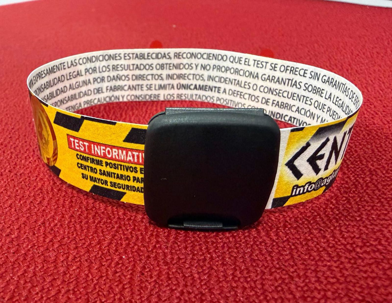 Pulsera centinela para detectar la presencia de drogas en las bebidas