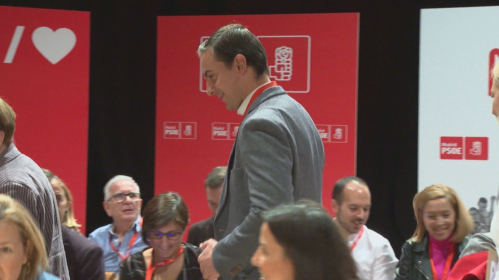 Lobato se queda solo en el PSOE madrileño y Ferraz ve "lógico" que vaya al Congreso en Sevilla