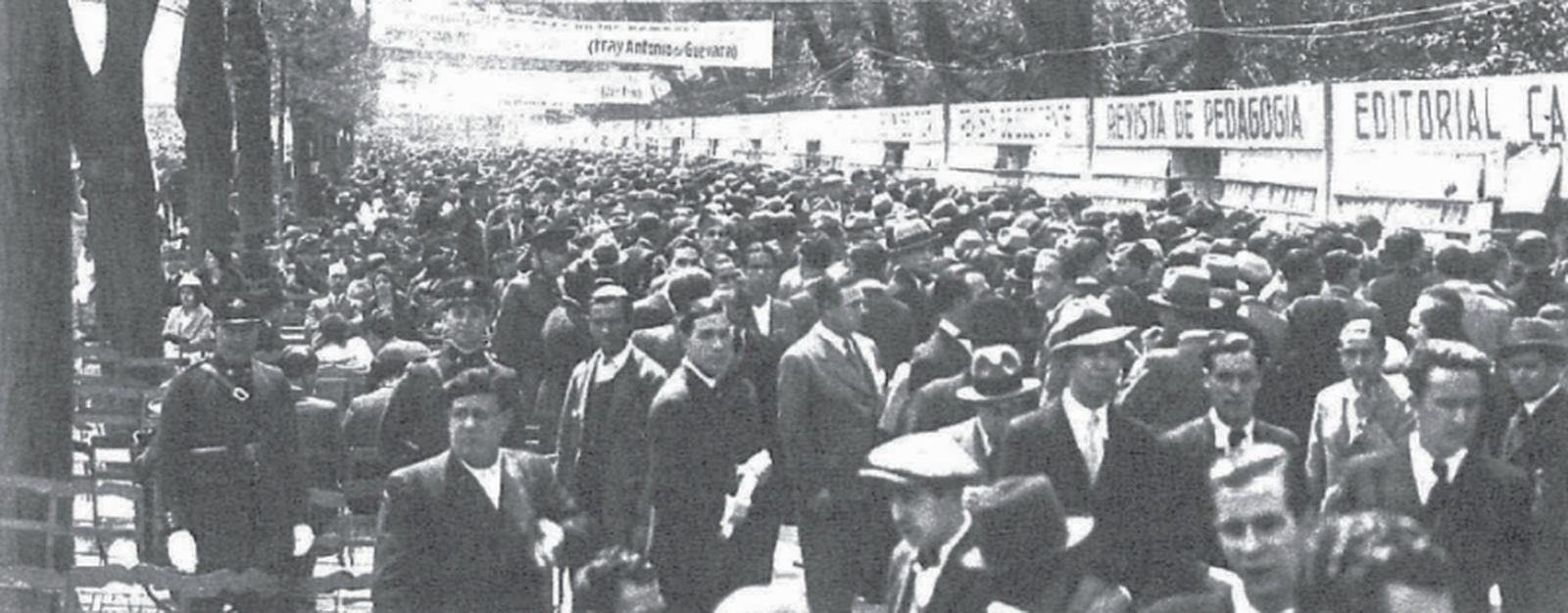 Inauguración de la primera edición de la Feria del Libro de Madrid en 1933
