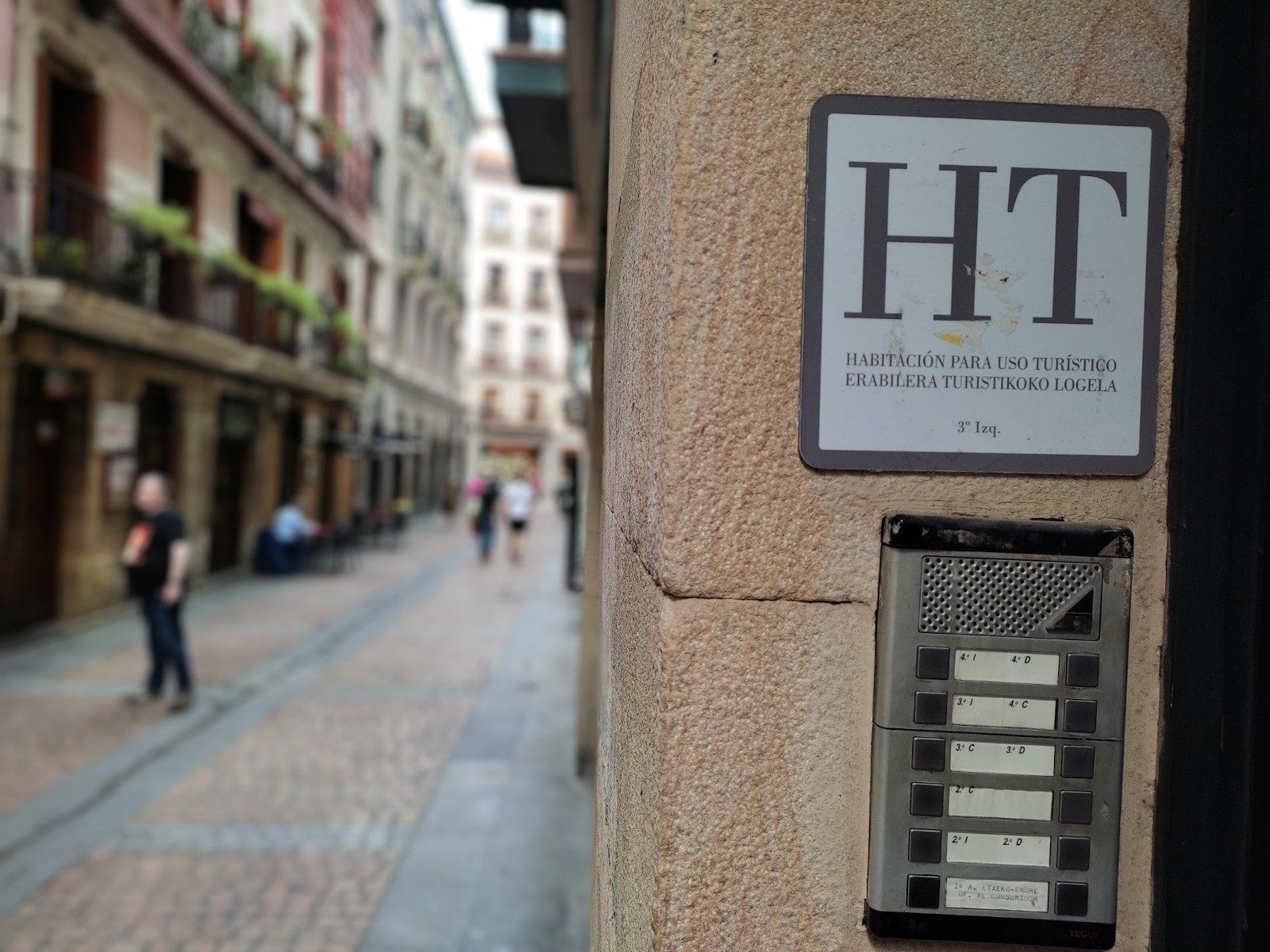 Consumo investiga a las plataformas de alquiler turístico para perseguir la publicidad de pisos sin licencia