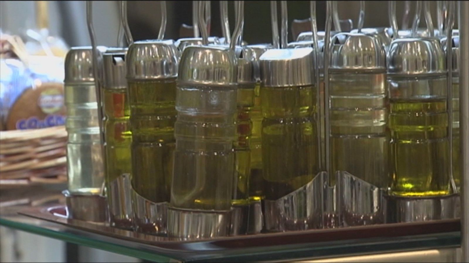 El consumo de aceite de oliva cae un 6%