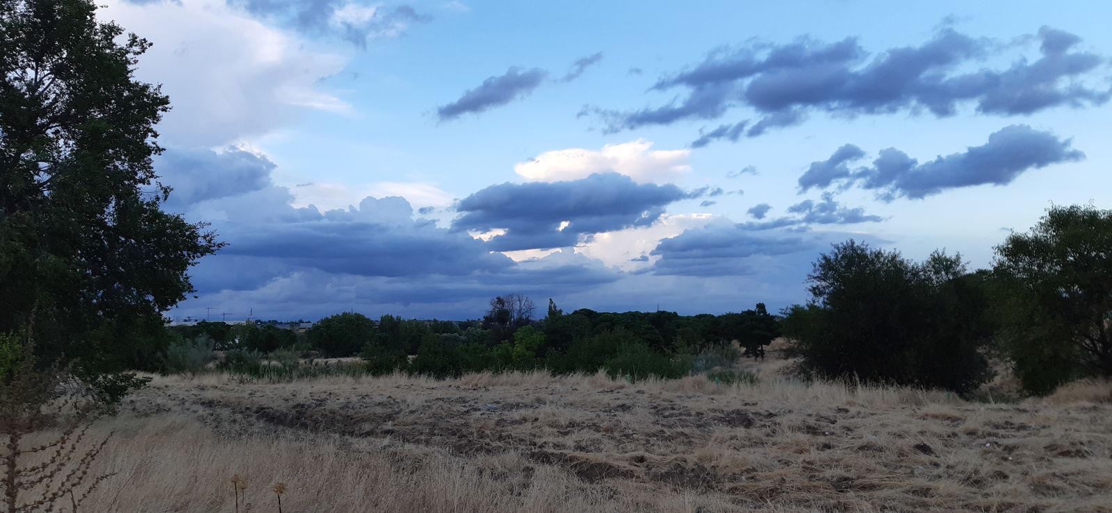 Nubes dispersas sobre el sur de la Comunidad de Madrid
