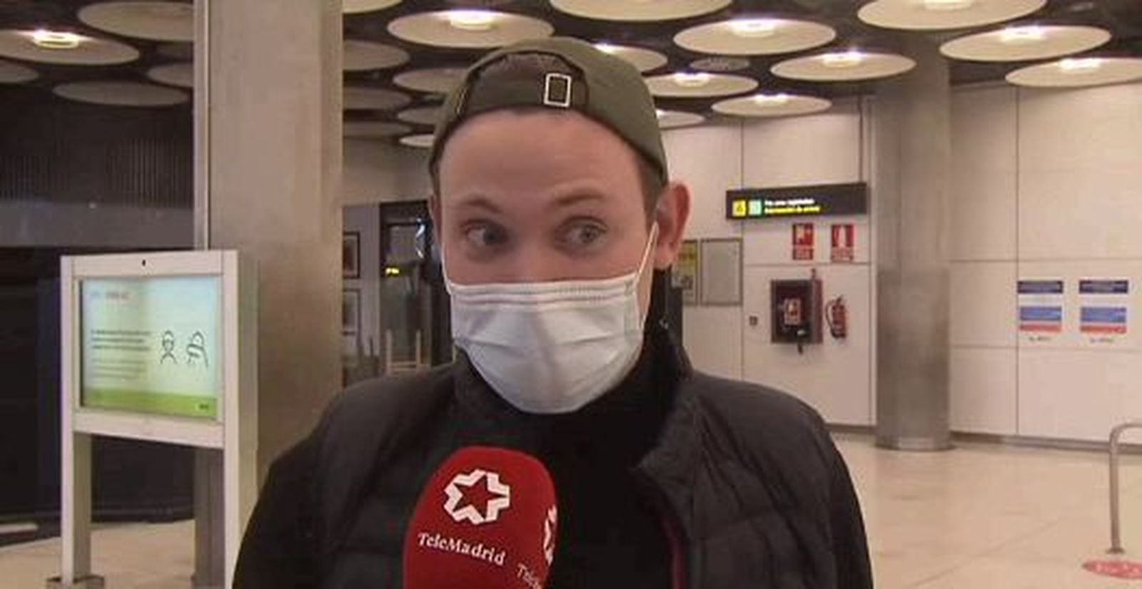 Desembarco de franceses en Barajas dispuestos a pasar un fin de semana de fiesta en Madrid