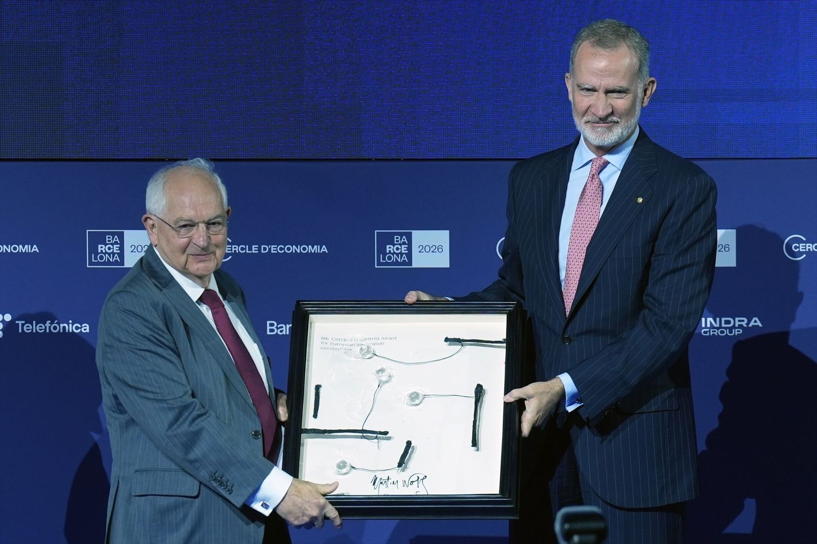 El Rey entrega a Martin Wolf el premio del Circulo de Economía a la Construcción Europea