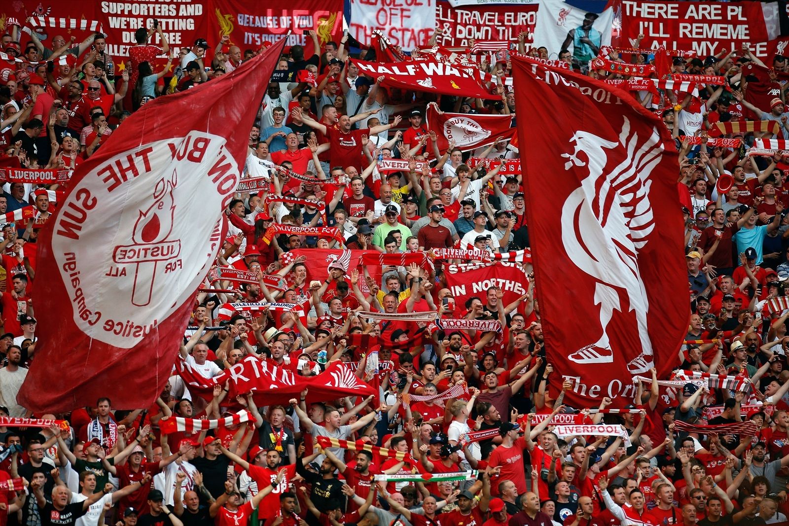 Grada del Liverpool durante la final de la Liga de Campeones
