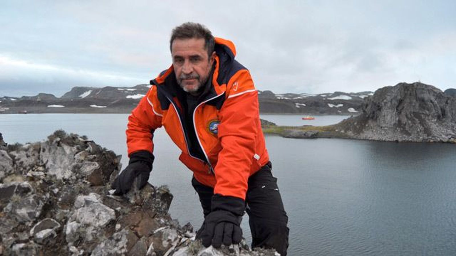 Un militar muere al caer al mar del buque Hespérides en la Antártida