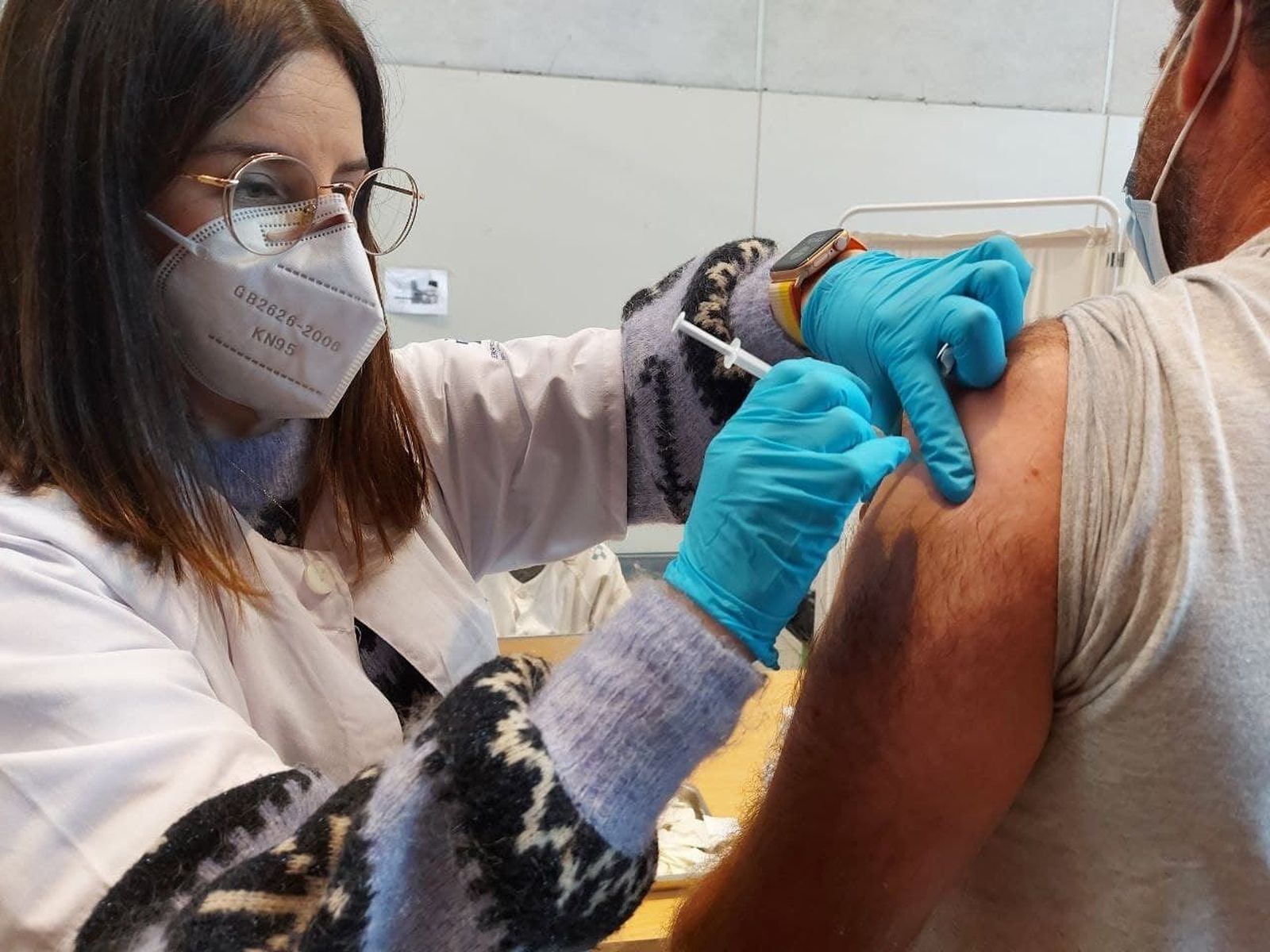 Dudas con la espera de cuatro semanas para la dosis de refuerzo si se ha pasado la Covid