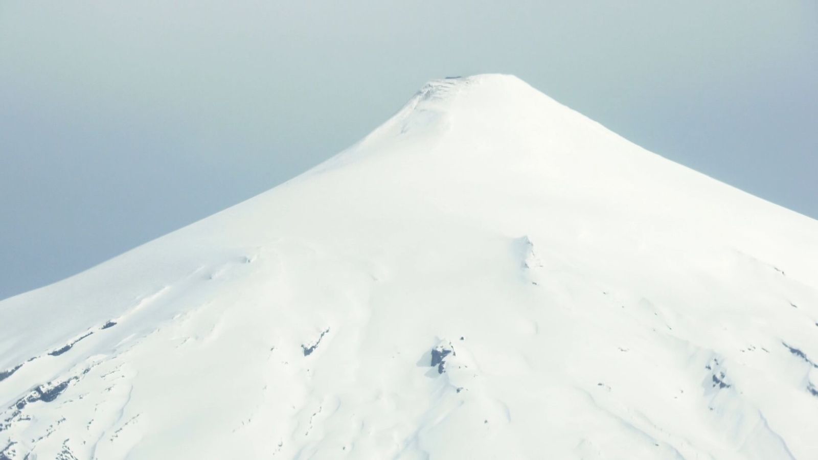 Sobrevolando el volcán más peligroso de Sudamérica