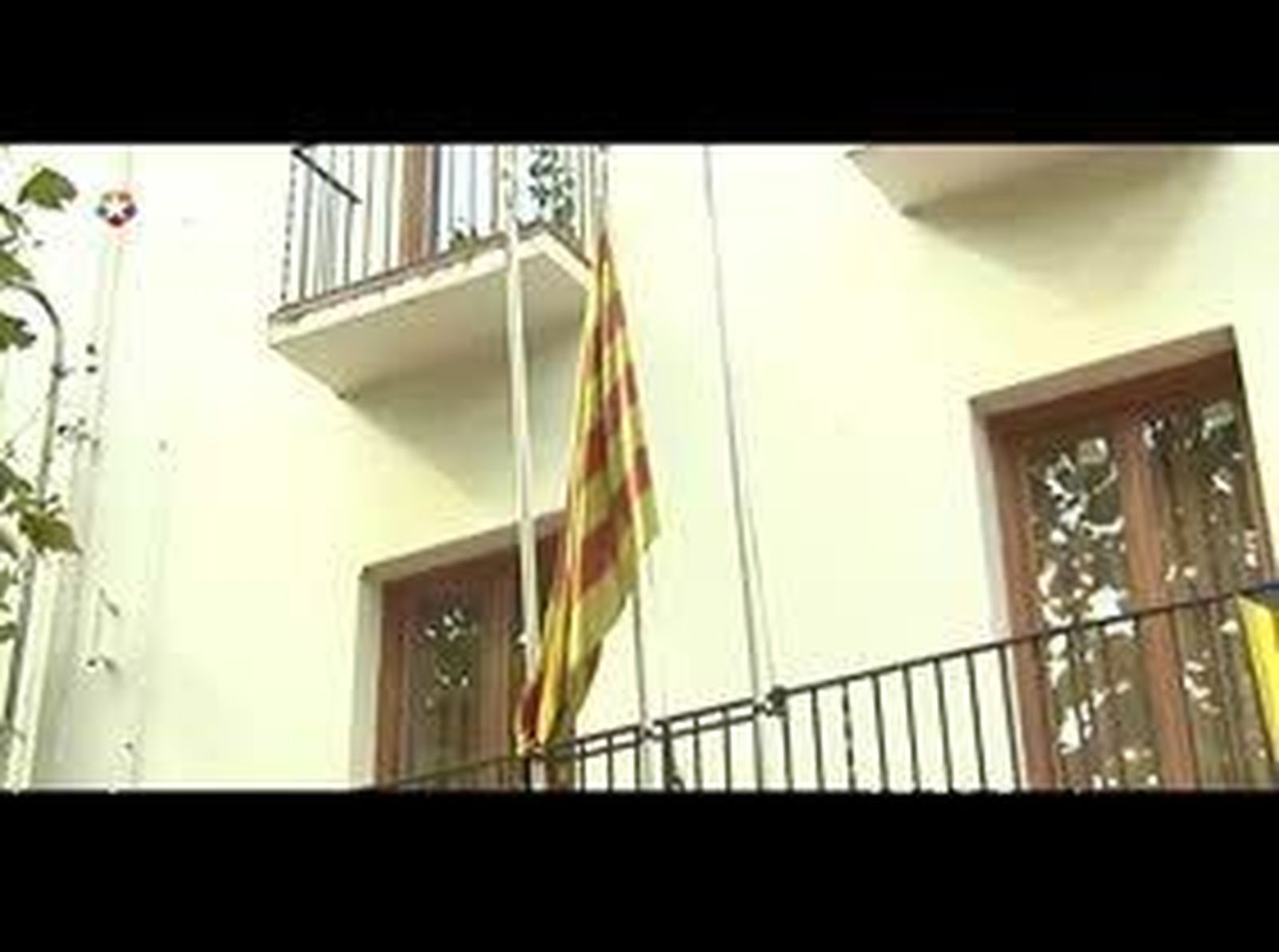 La bandera española deberá ondear en Gallifa