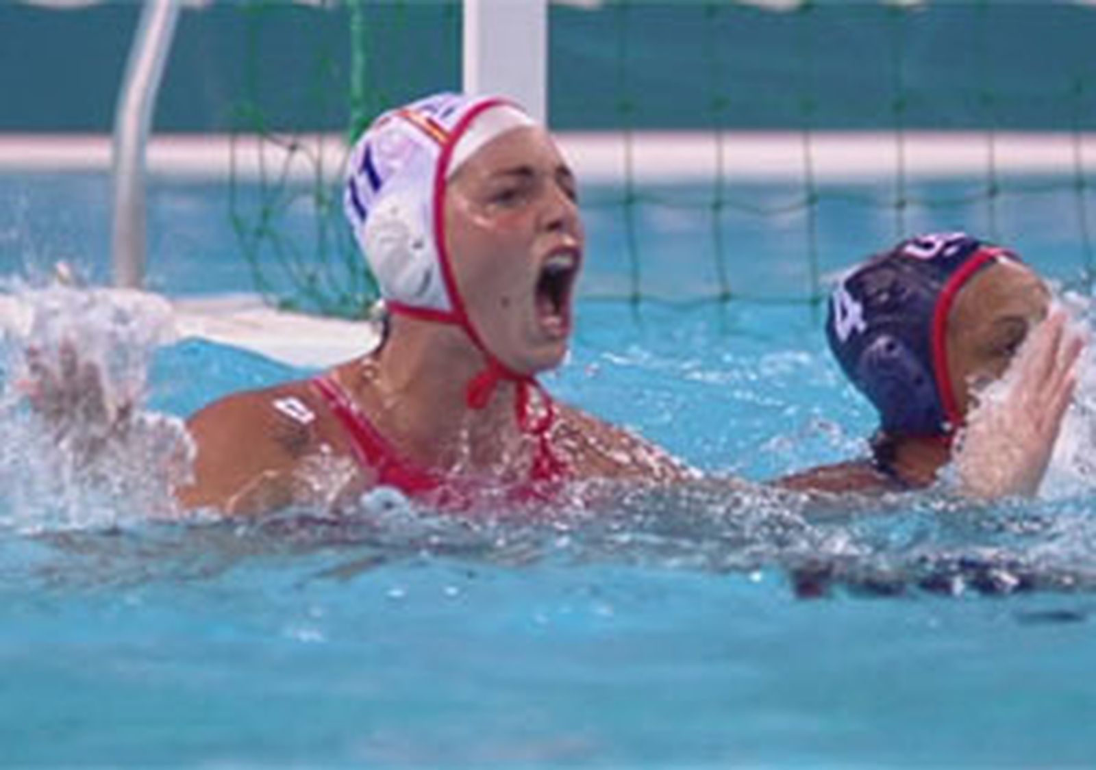 Las chicas de waterpolo consiguieron remontar