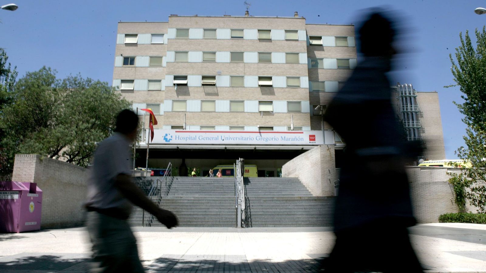Cinco médicos contagiados en el Gregorio Marañón en la despedida de un compañero