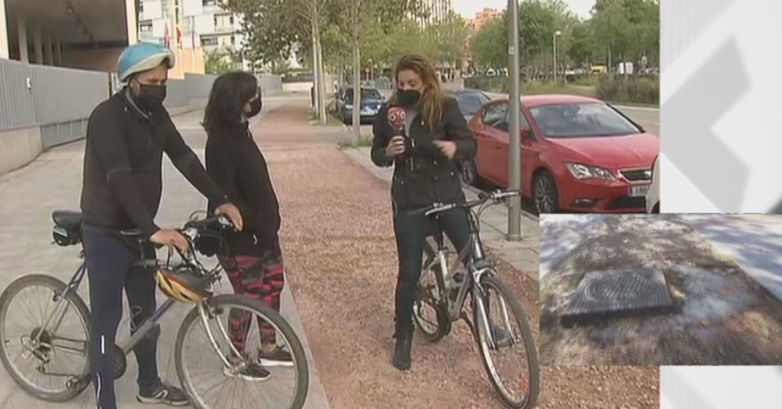 El carril ‘rompebicis’ del Pau de Carabanchel, lleno de baches, piedras y gravilla