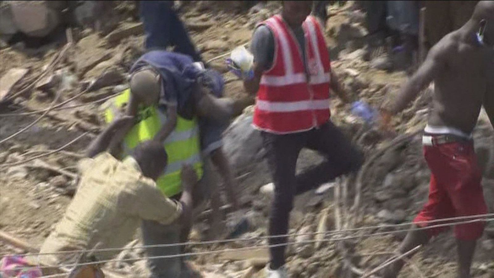 Al menos 12 muertos, la mayoría niños, por el derrumbe de una escuela en Nigeria