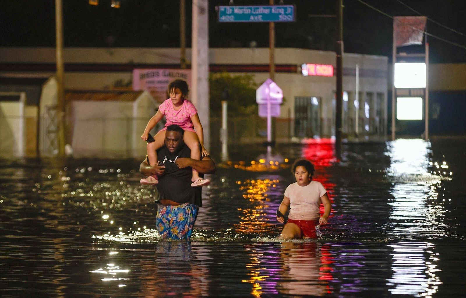 El huracán Helene deja 7 muertos y millones de personas sin electricidad en EEUU