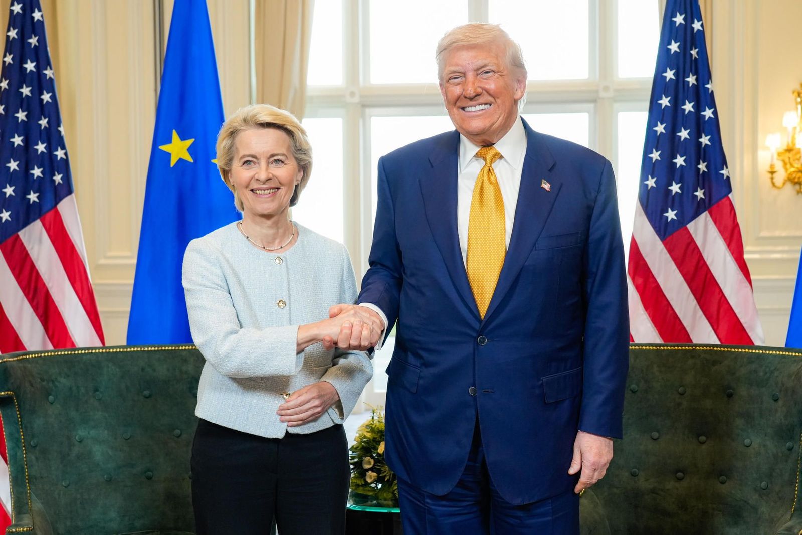 La UE evita la guerra comercial comprando a EEUU material militar por 600.000 millones de dólares