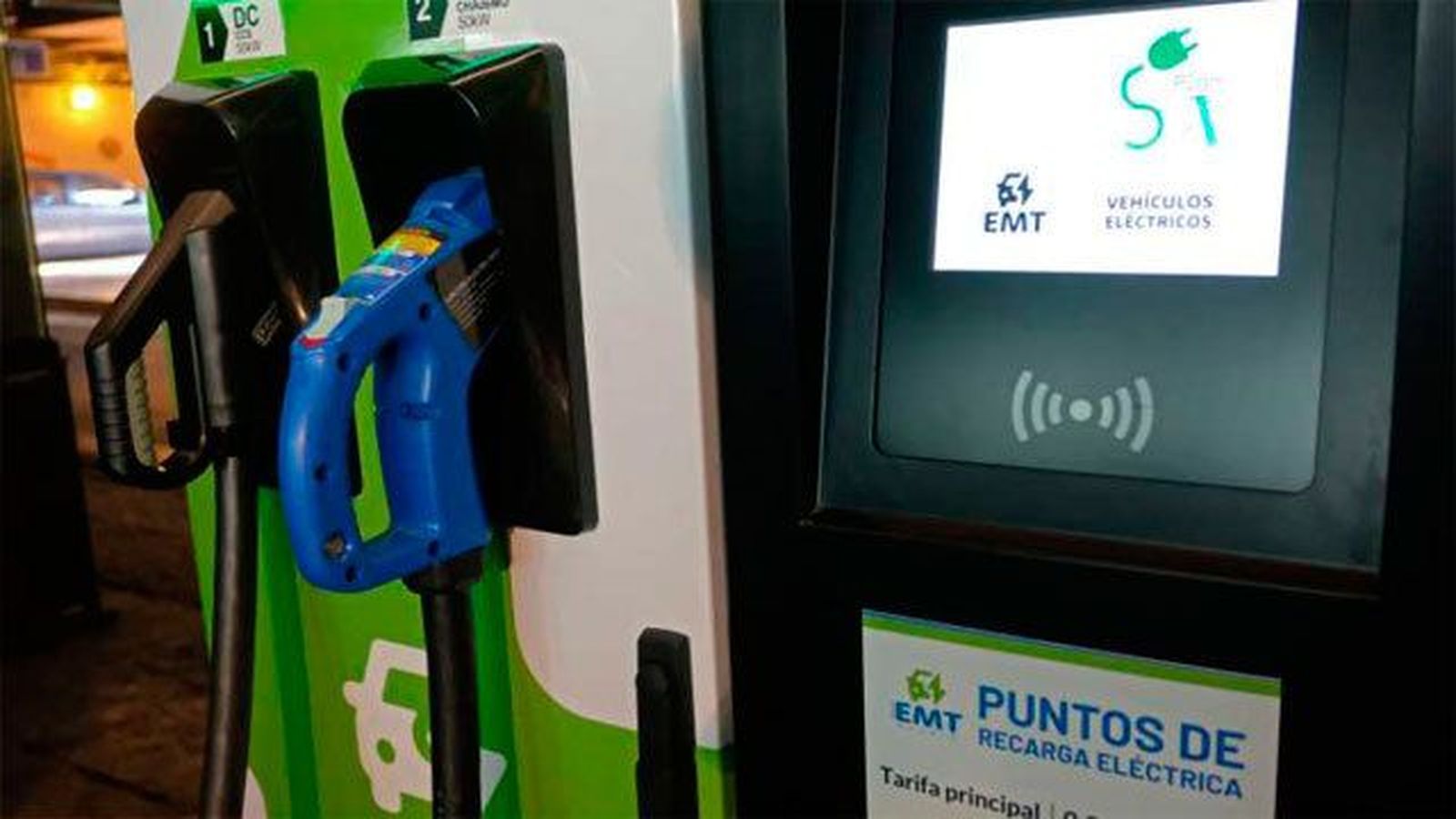 EMT pone 5 estaciones de recarga eléctrica rápida para vehículos en estacionamientos de Madrid
