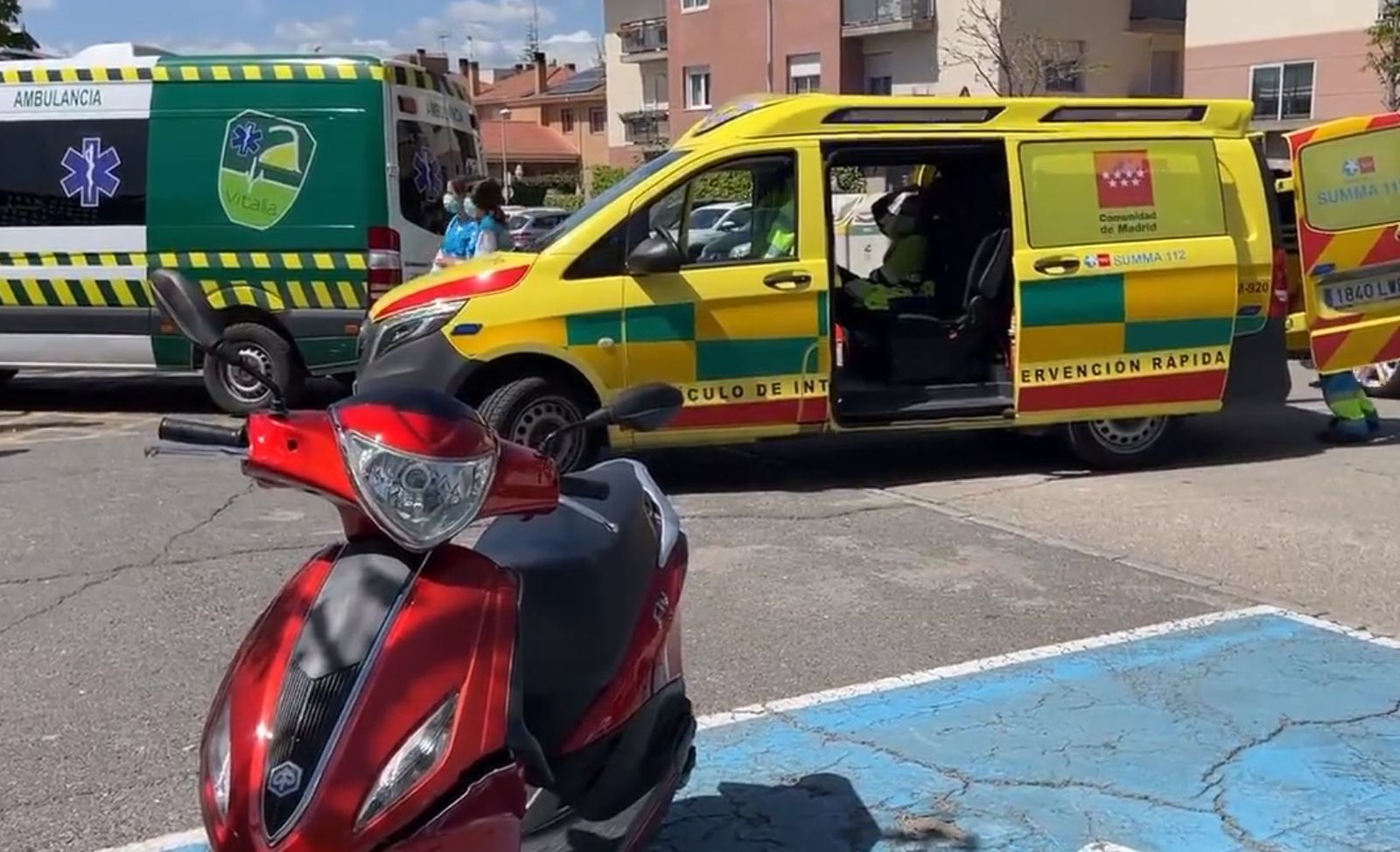Intervención de los servicios de emergencia en el lugar del accidente