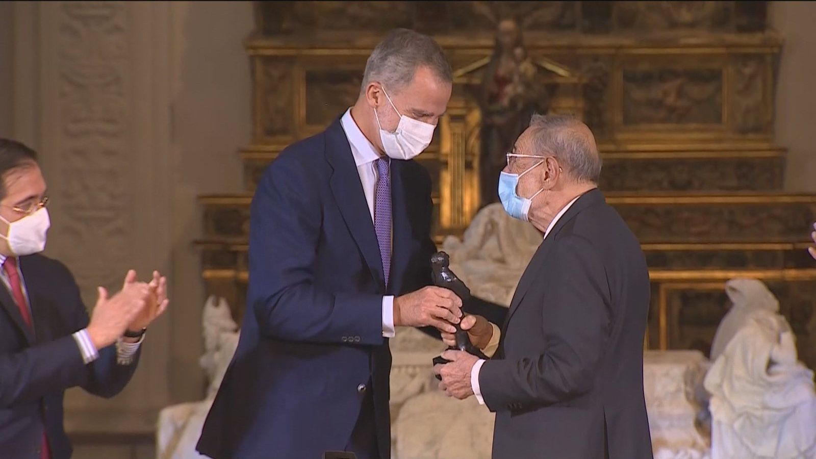 El Rey entrega el premio Trayectoria Fulbright a Javier  Solana, un "gran patriota"