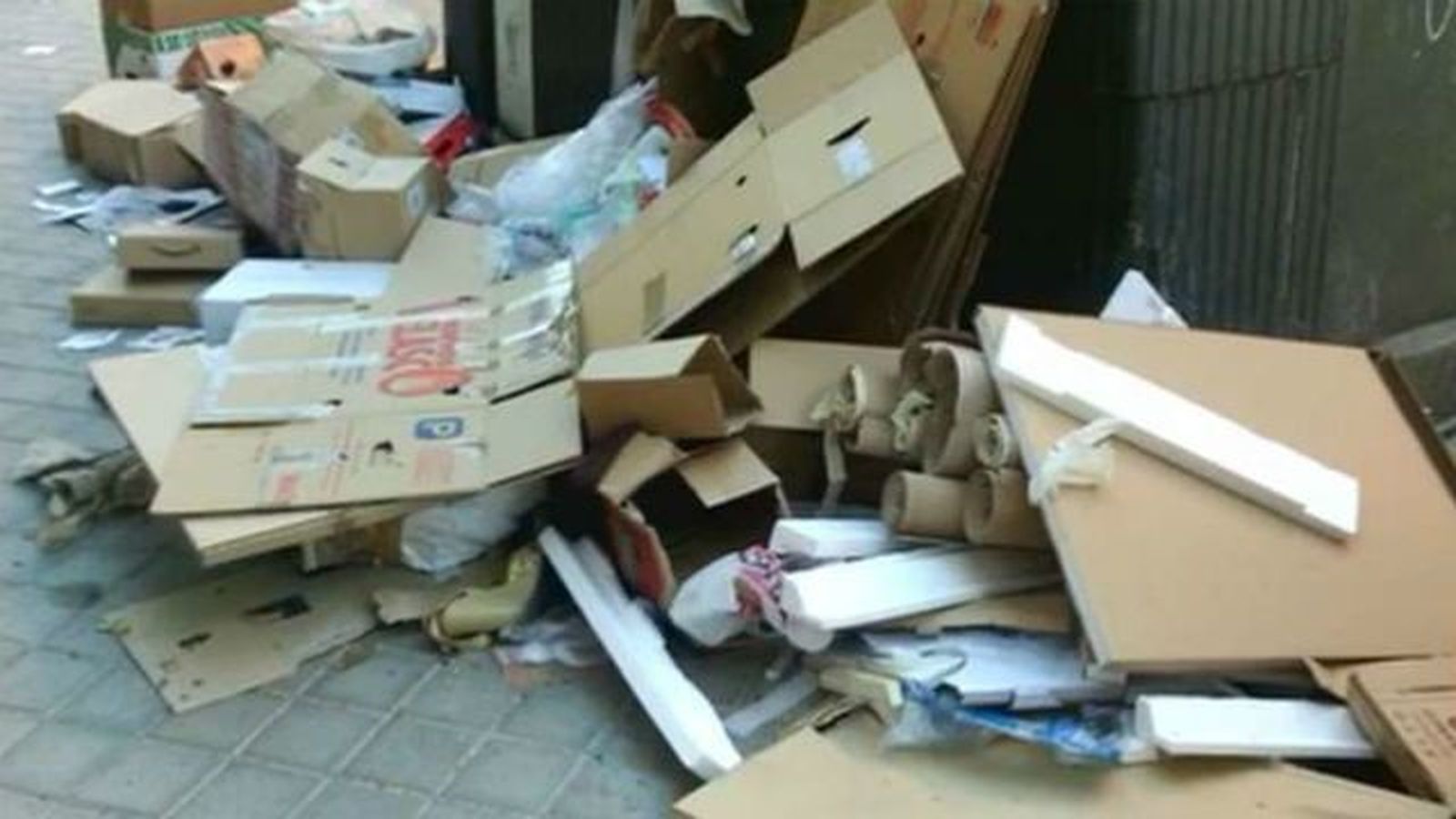 Loa vecinos del entorno de Puerta del Ángel se quejan de abandono