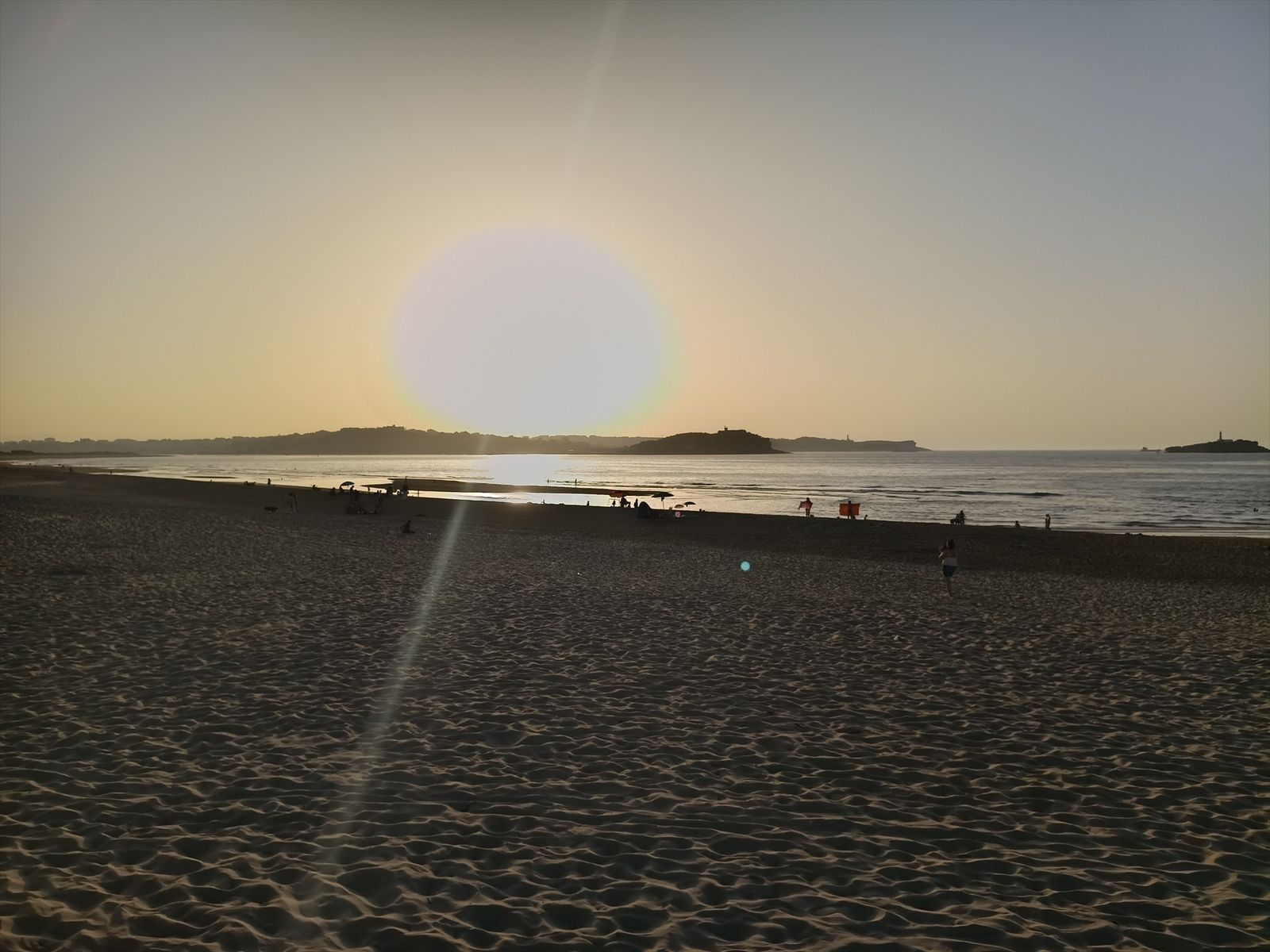 Sol en la playa de Somo