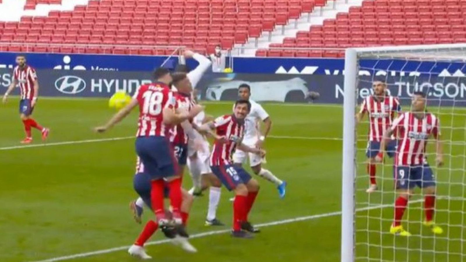 Empate con polémica en el derbi