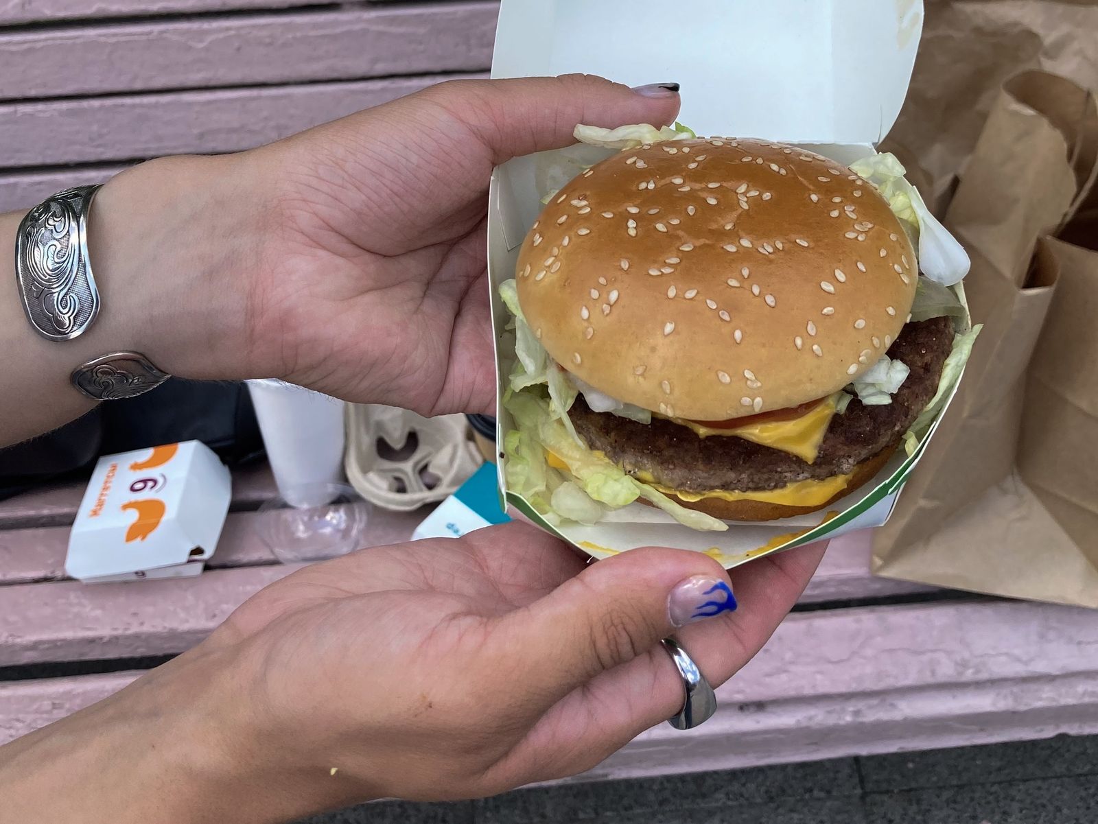 Una de las hamburguesas de la nueva cadena rusa 'Vkusno i tochka'