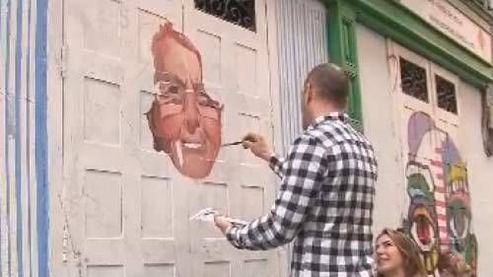 100 artistas llenan de color las calles de Malasaña