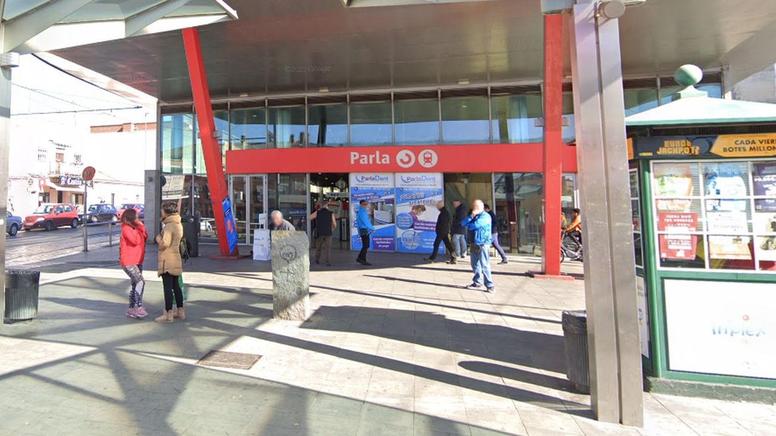 Acceso a la estación de Cercanías de Parla
