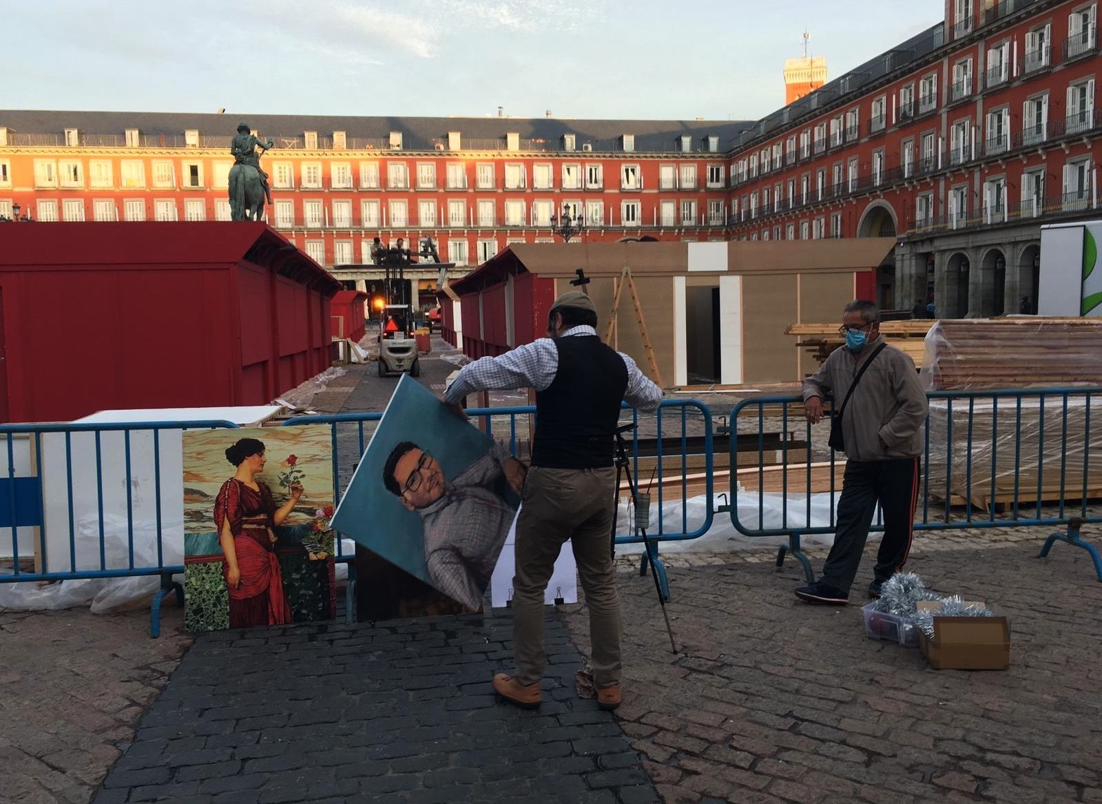 Los comerciantes del mercadillo de navidad de la Plaza Mayor: “Sabemos que este año la cosa estará floja”