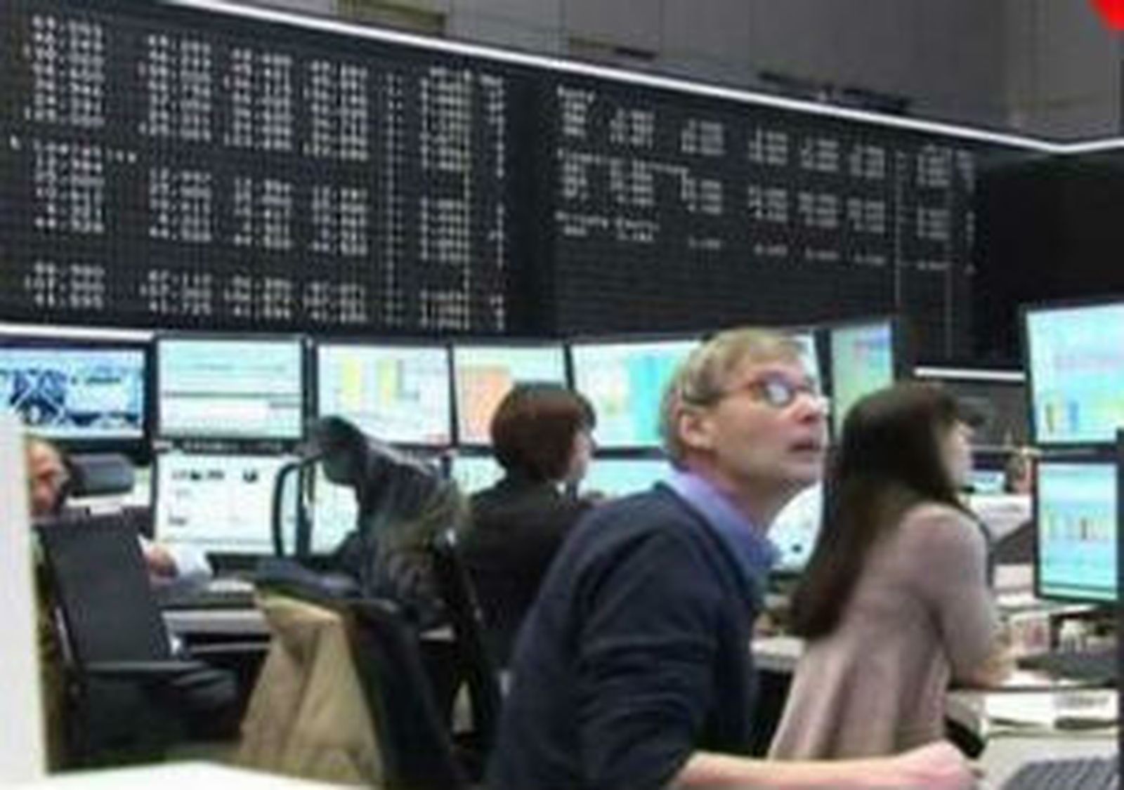 España coloca 2.500 millones en letras y rebaja casi un tercio su interés