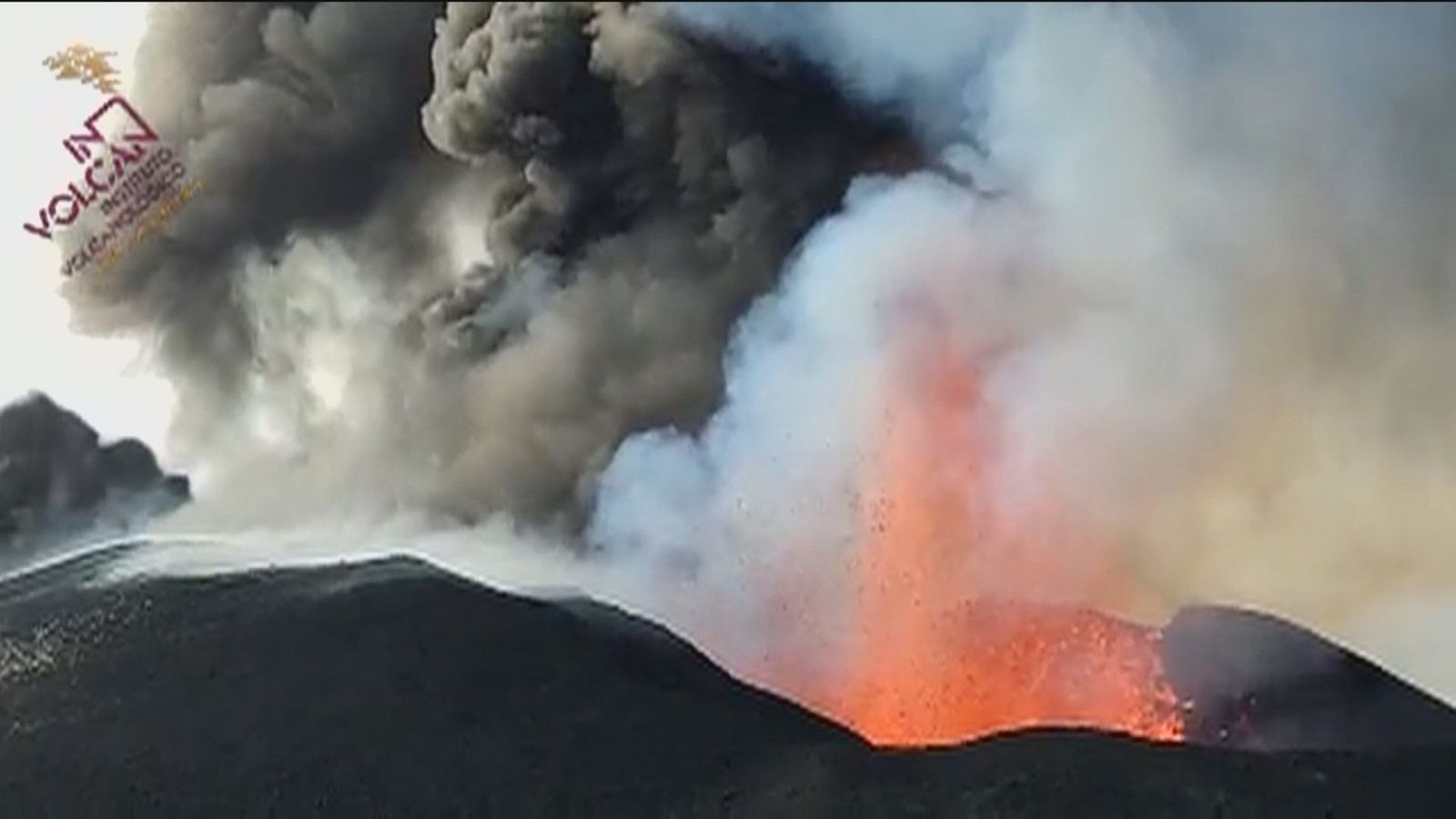 La Palma sigue temblando mientras el cono del volcán cambia de forma
