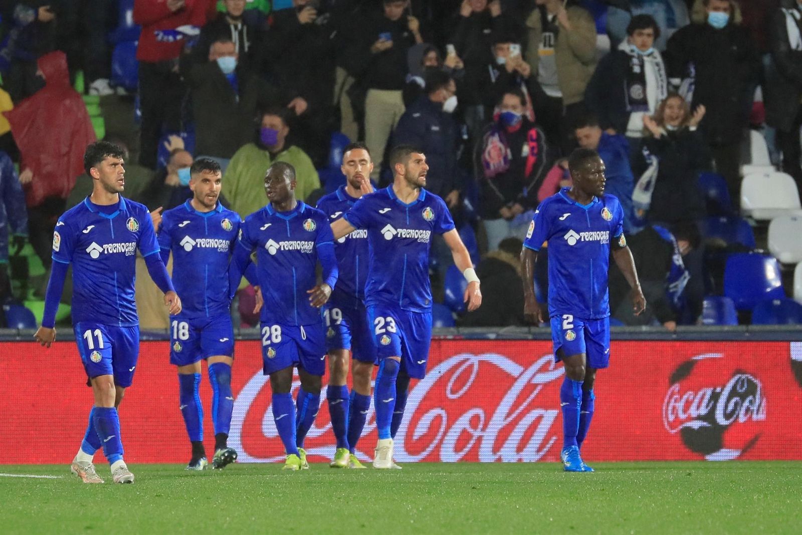 Los jugadores del Getafe celebran su primera victoria en LaLiga