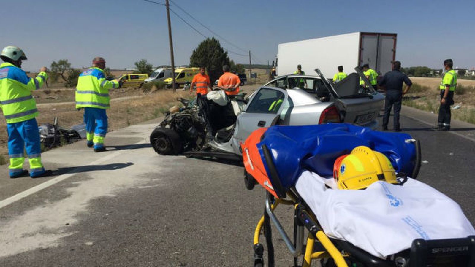 Herido grave un conductor tras chocar contra un camión en la M-404