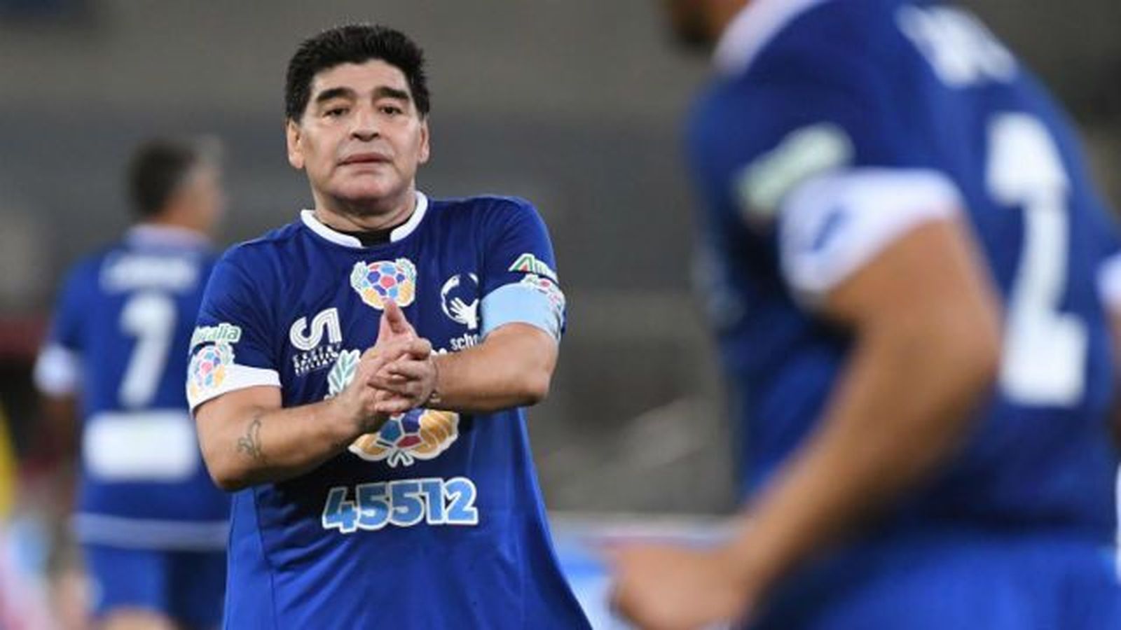 Maradona, Ronaldinho, Sanchís, Verón y Cafu se exhiben en Roma por la paz