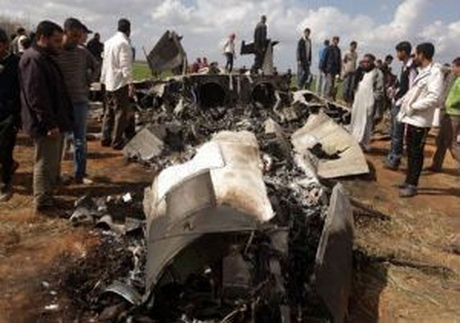 Las fuerzas de Gadafi cercan y bombardean el puerto de Misrata