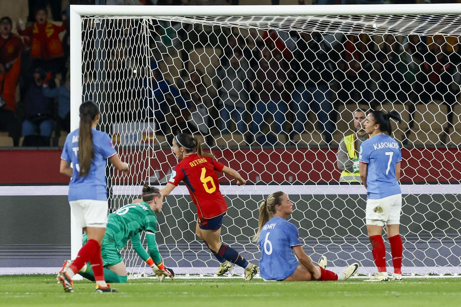Aitana Bonmatí ante Francia