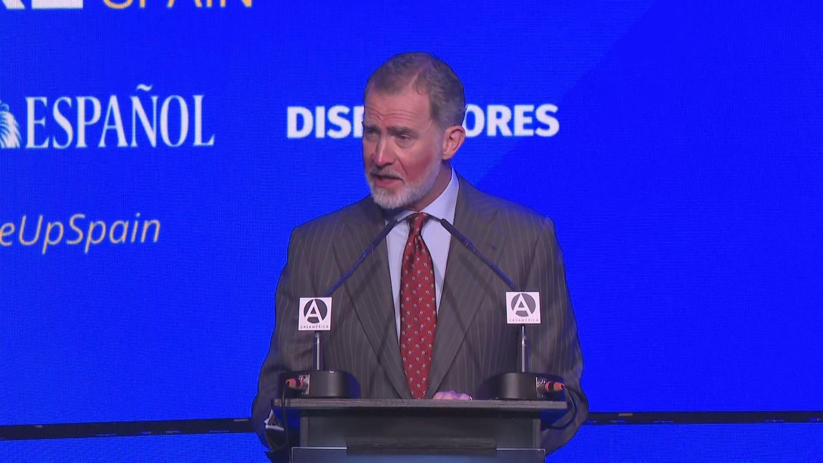 El Rey ve "inaplazable" el debate sobre el refuerzo de la seguridad y la defensa y apela al consenso político