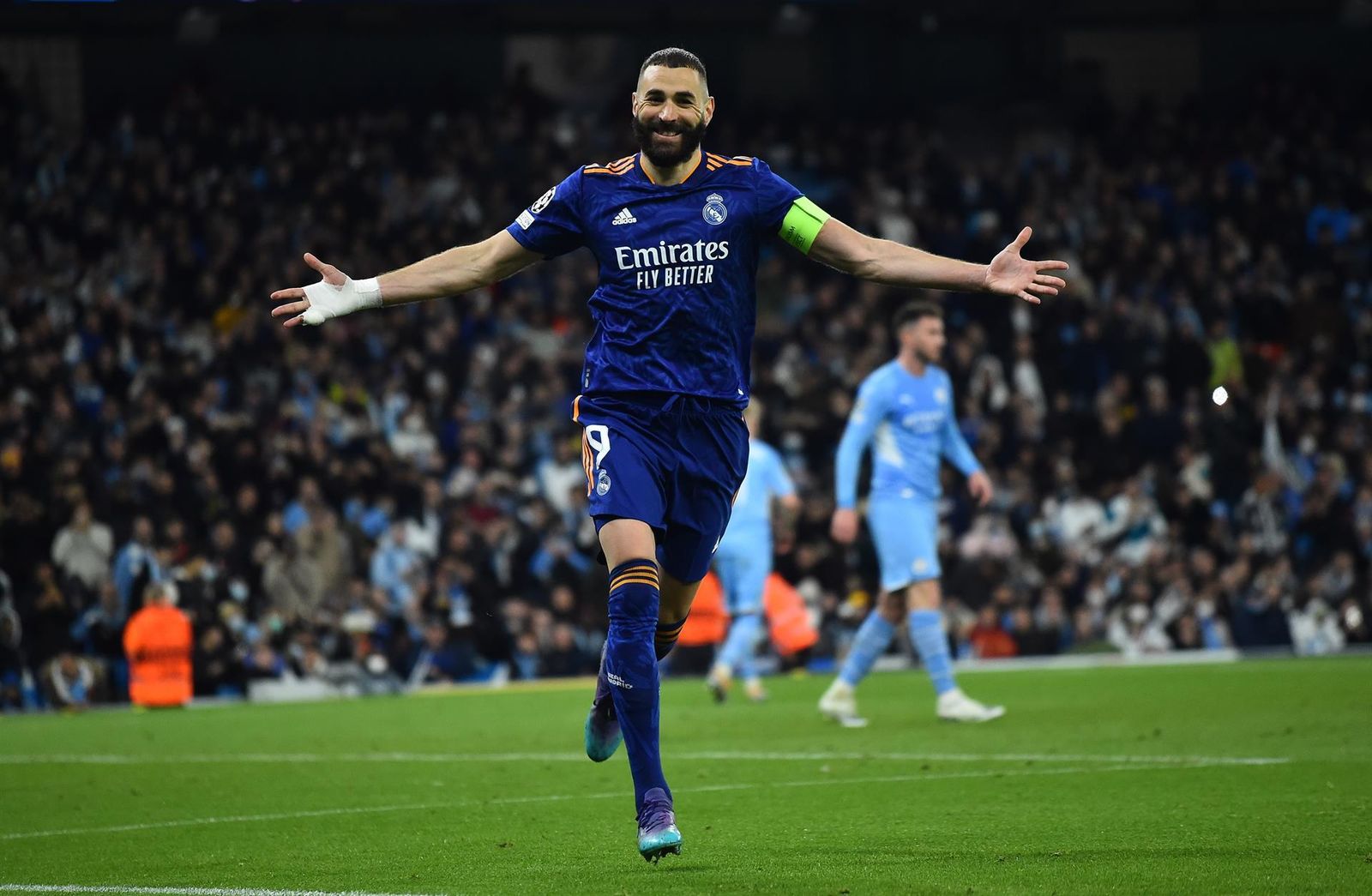 Benzema ante el Manchester City