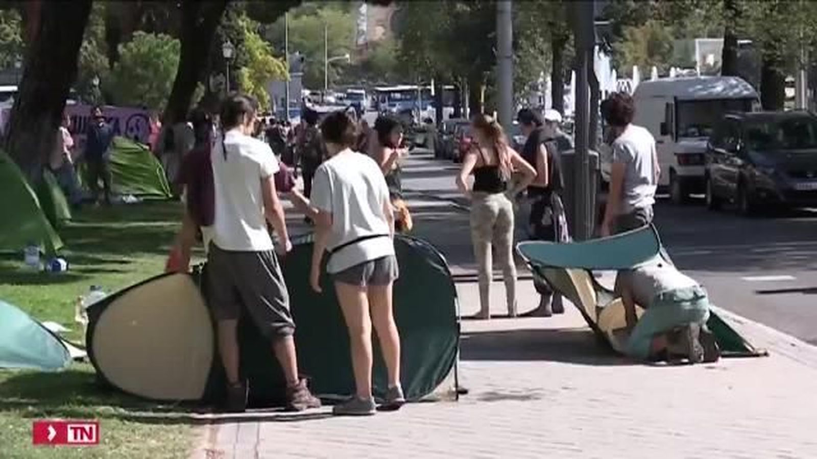 Los activistas levantan la acampada por el clima que mantenían en Madrid