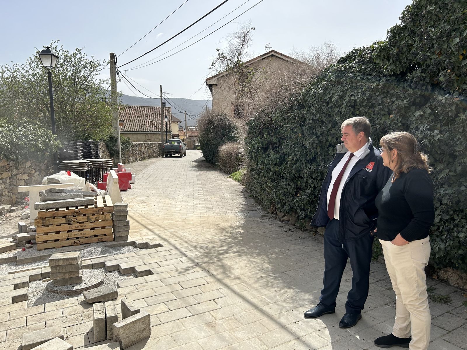 Visita a las obras de pavimentación en Alameda del Valle