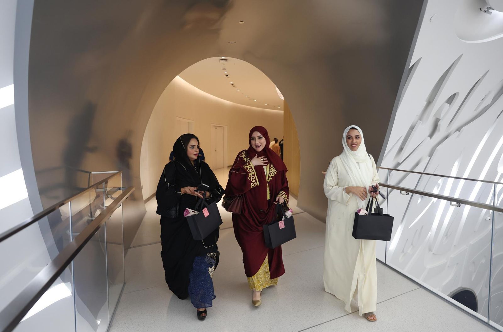 Francia prohíbe en las escuelas la abaya