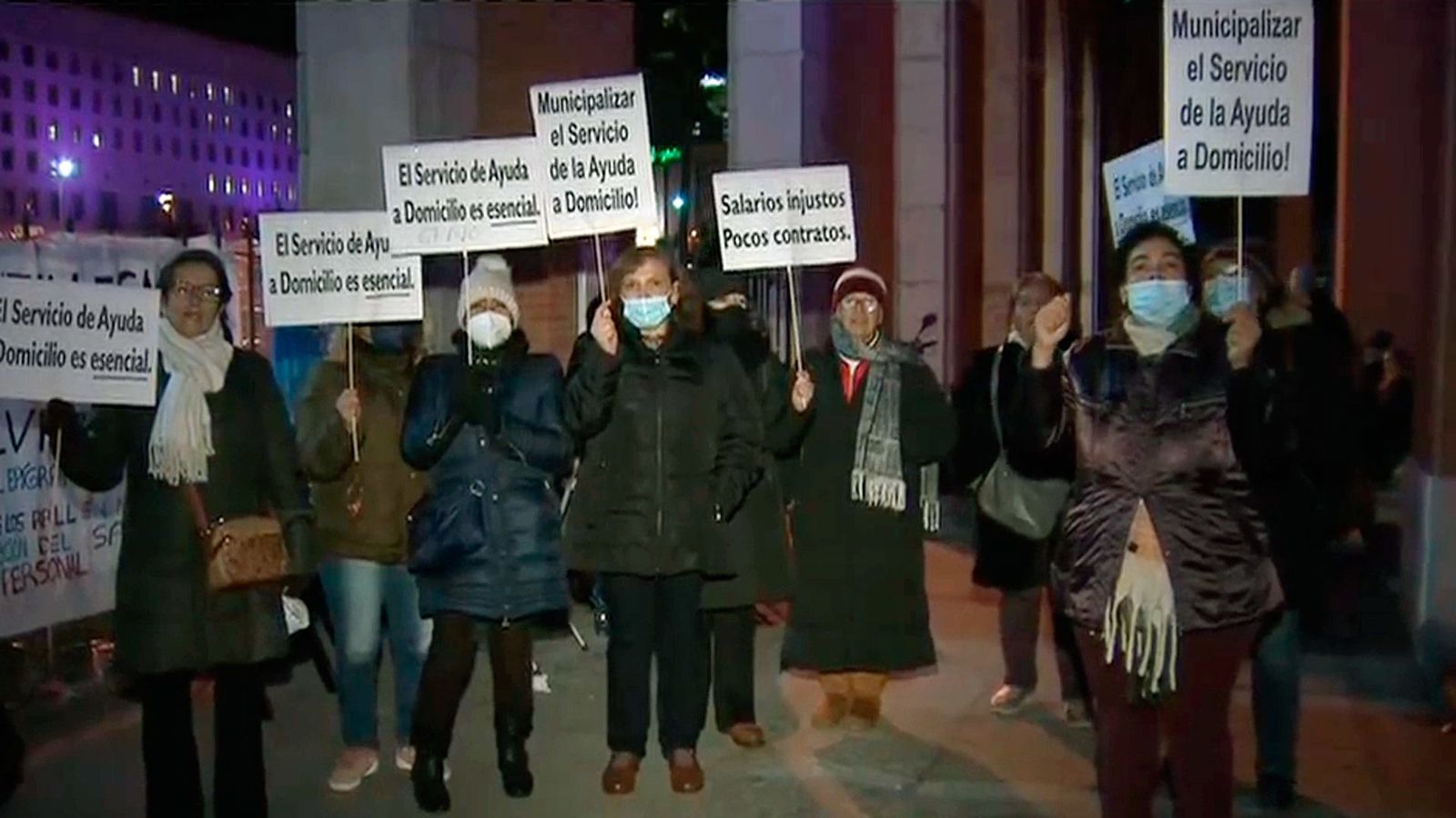 Las cuidadoras a domicilio cumplen un mes denunciando su precariedad laboral frente al Ministerio