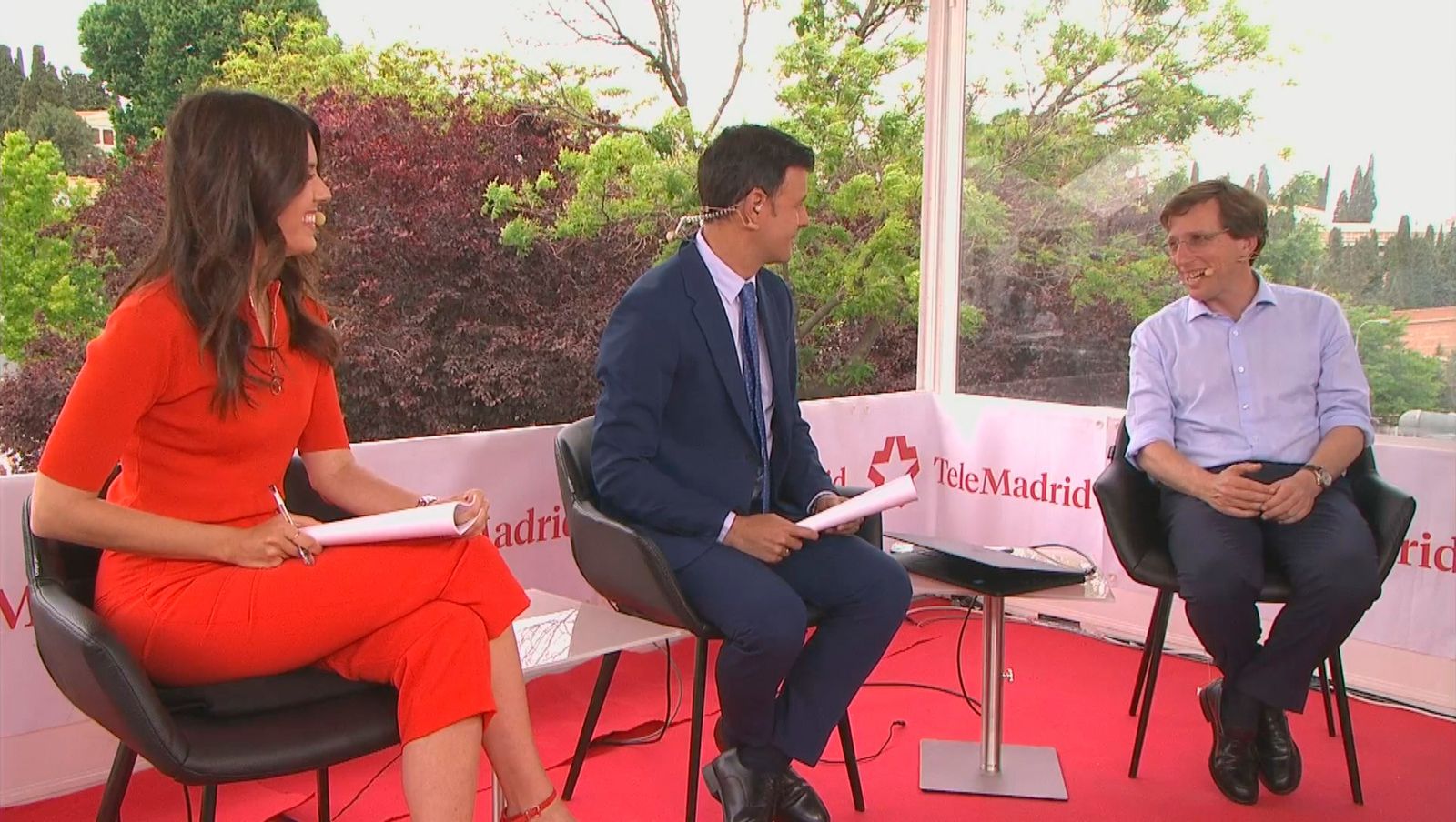 El alcalde de Madrid, José Luis Martínez-Almeida, concede una entrevista a los Telenoticias de Telemadrid