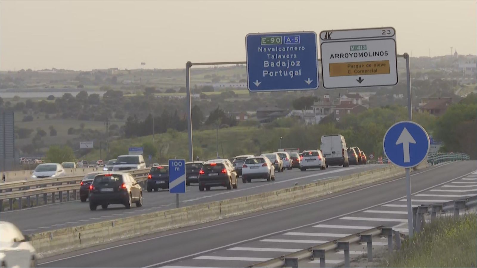 Complicaciones en las salidas de Madrid y tráfico  intenso en otras vías españolas al inicio del puente de mayo