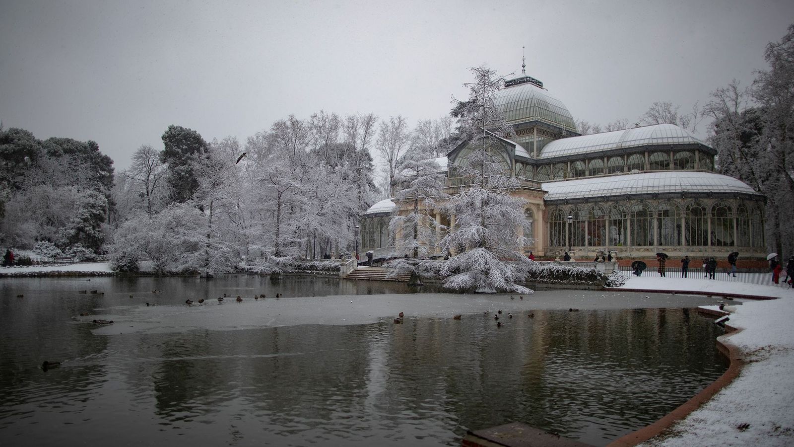 Las imágenes inéditas, y las primeras quejas, que deja el temporal de nieve en Madrid